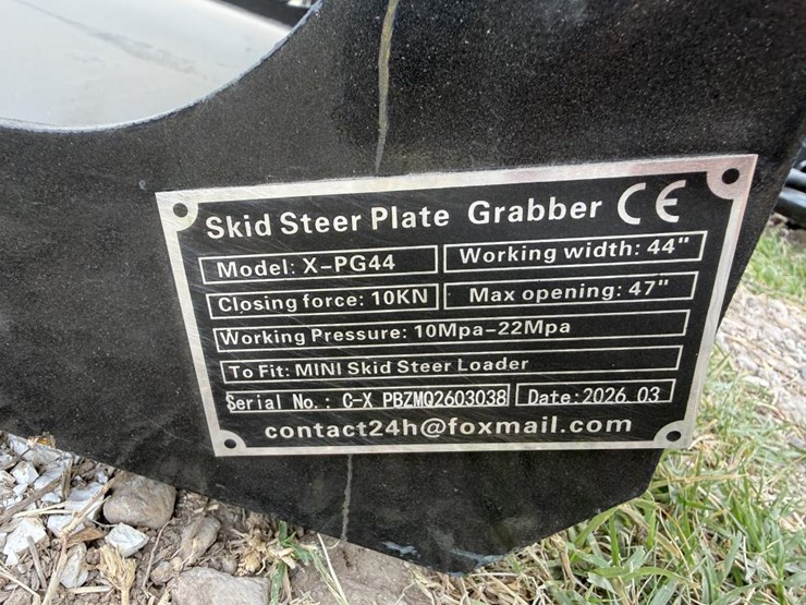 #197-•-mini-skid-steer-plate-grapple-image-4