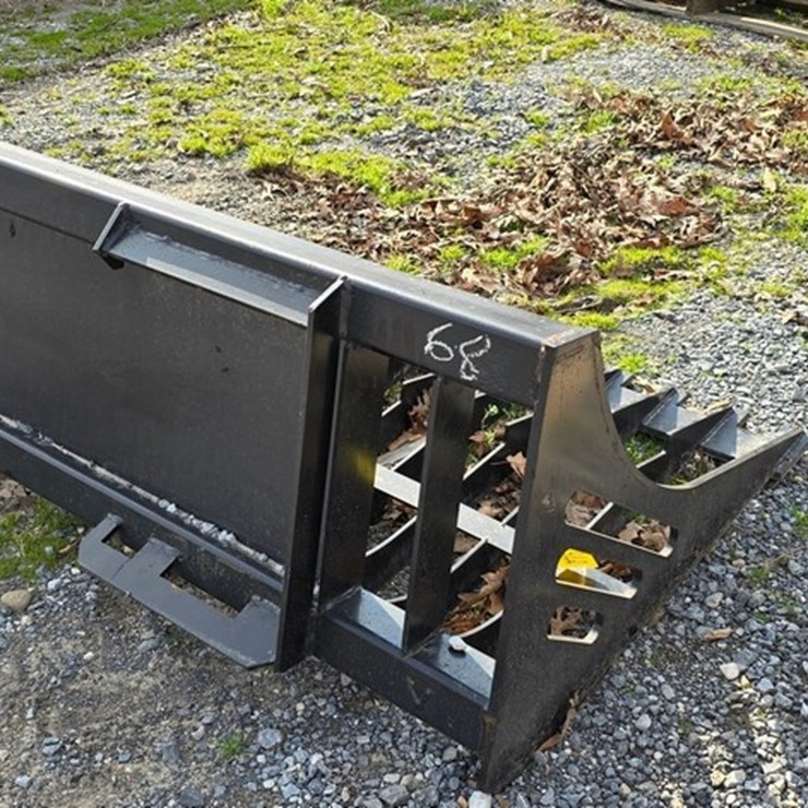 New Wildkat 68" Skidloader Rock Bucket