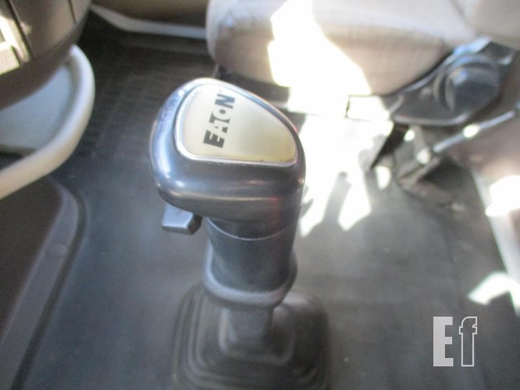 2015-volvo-10-image-11