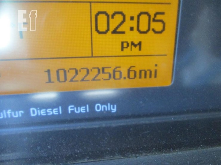 2015-volvo-10-image-29