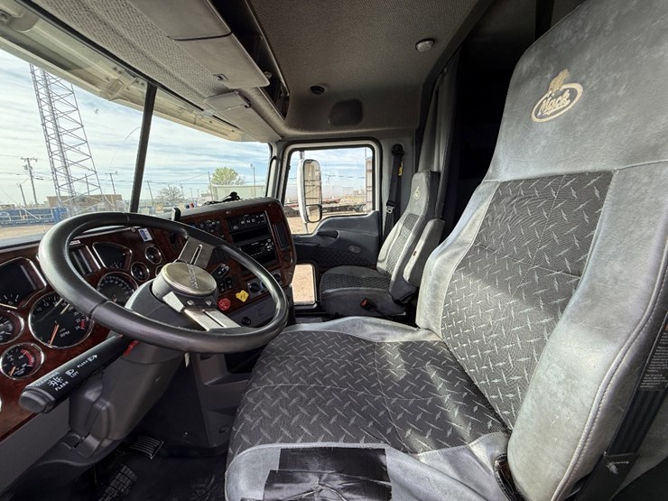 2015-mack-pinnacle-cxu613-image-14