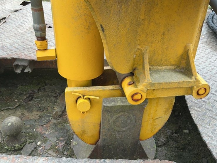 #305-•-gooseneck-winch-trailer-image-12