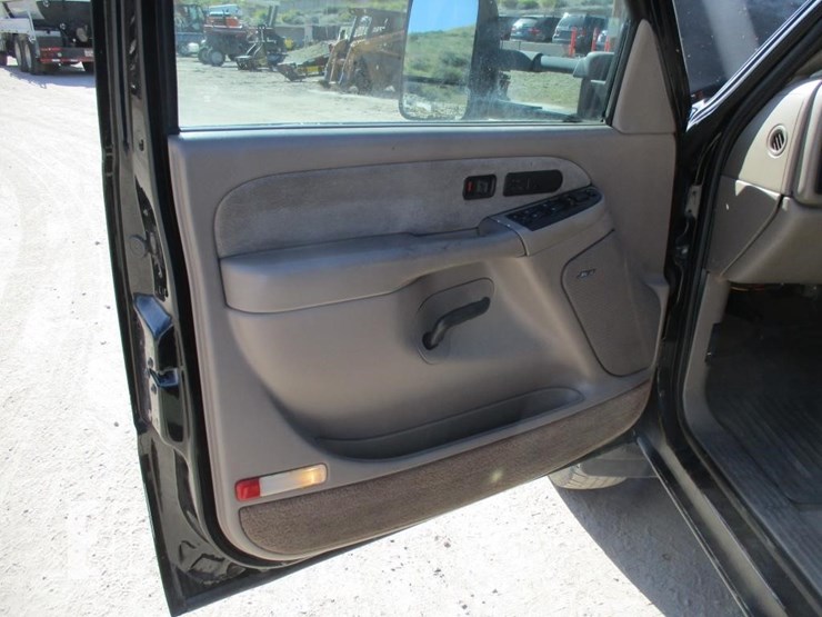 2003-chevrolet-3500-image-13