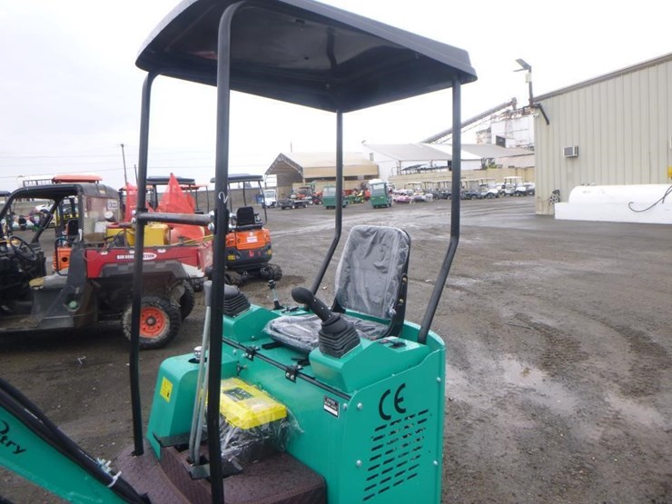 2026-agt-h15r-hydraulic-excavator-image-18