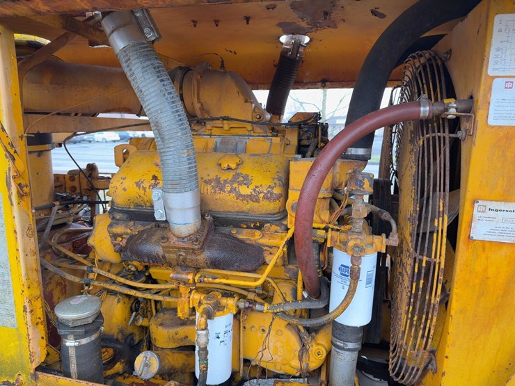 ingersoll-rand-xl750-tow-behind-air-compressor-image-12