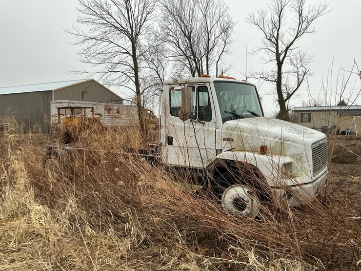 1995-freightliner-fl70-image-10