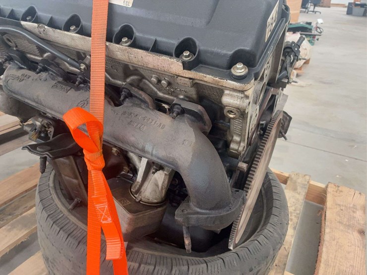 6.8-liter-v10-engine-assembly-for-core-use-image-10
