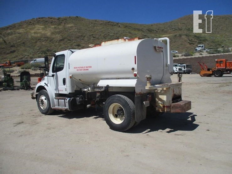 2014-freightliner-business-class-m2-106-image-4