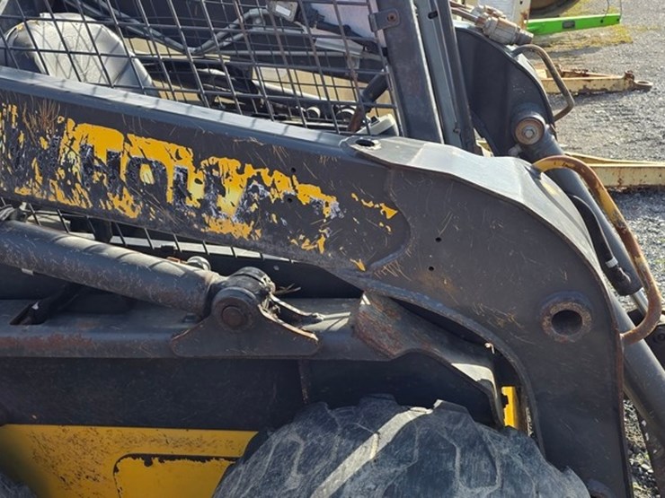 new-holland-l220-image-9