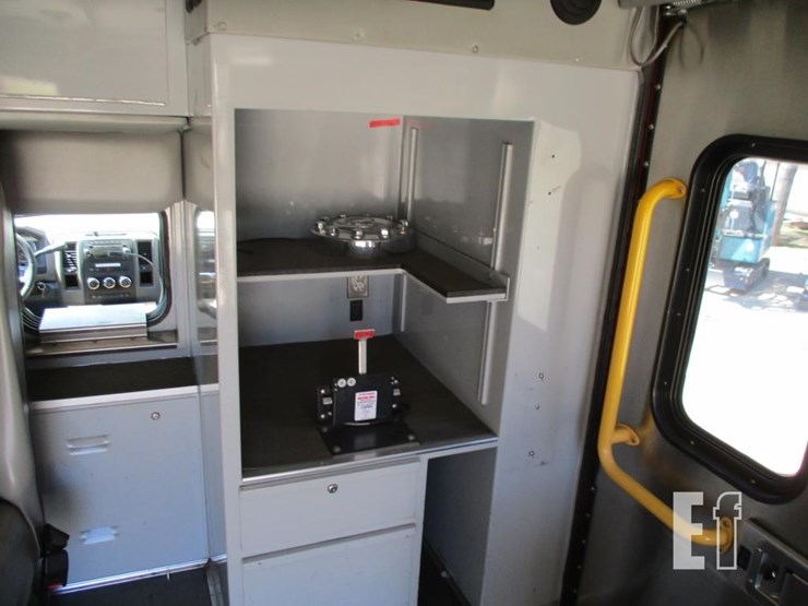 2011-dodge-3500-image-14