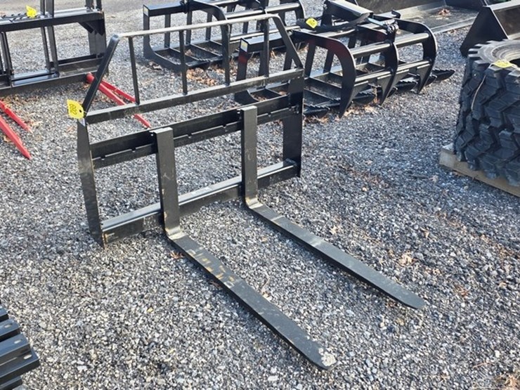 new-kivel-2000-lb.-skidloader-forks-image-3