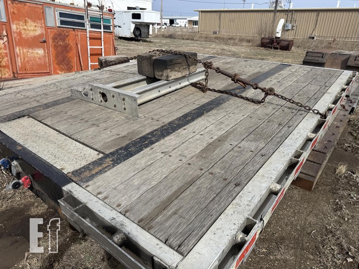 2013-2013-mov-hall-trailer-image-3