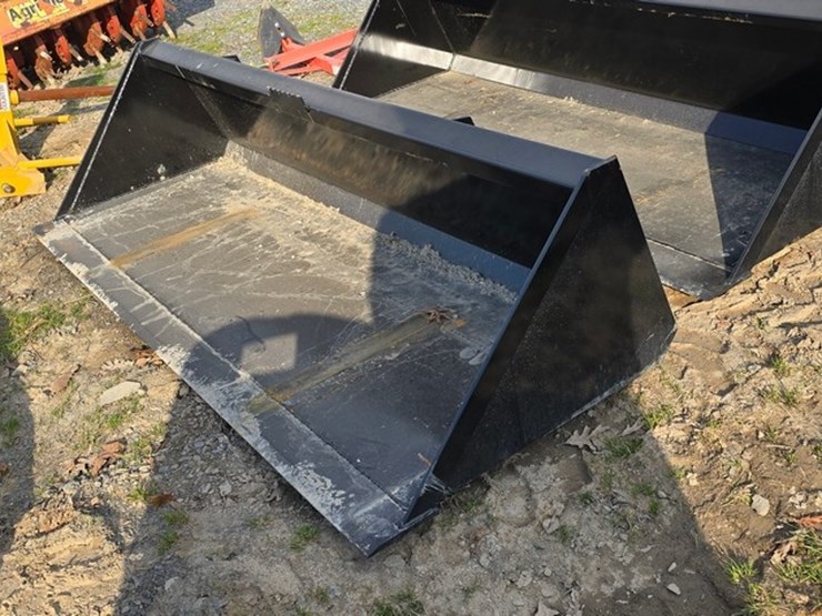 new-swict-84"-skidloader-bucket-image-3