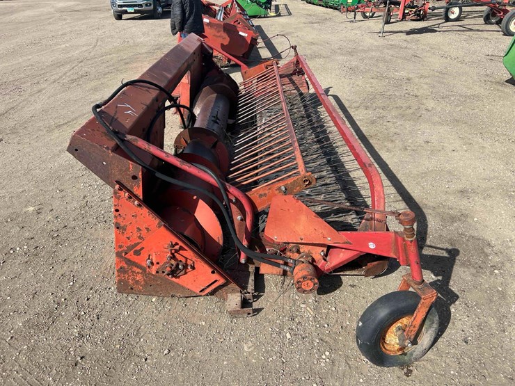 international-810-image-4