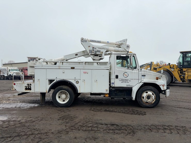 2002-freightliner-fl70-image-6