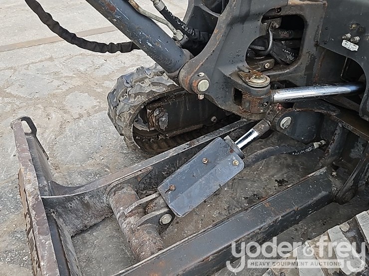 bobcat-e32-image-21