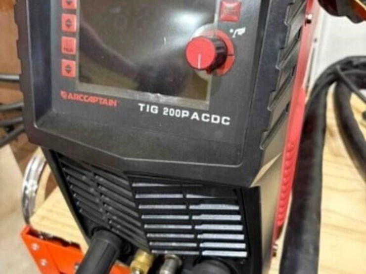 arccaptain-tig-200p-acdc-welder-image-2