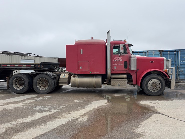 1991-peterbilt-379-sleeper-image-4