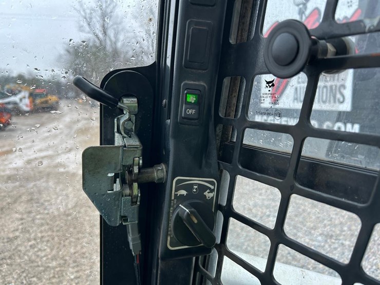 2019-bobcat-t870-image-28