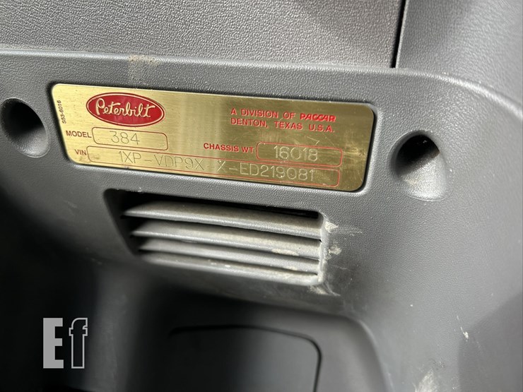 2014-peterbilt-384-image-22