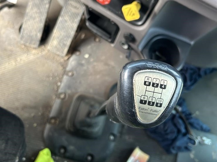 2014-peterbilt-384-image-20