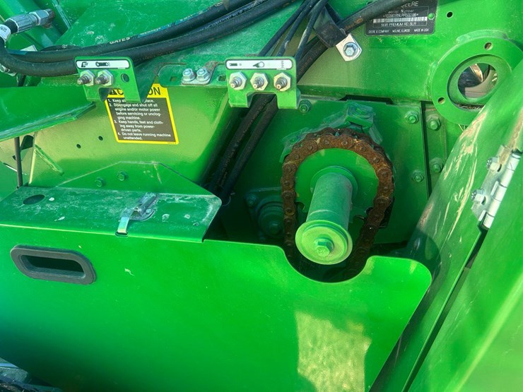 2024-john-deere-561r-image-23