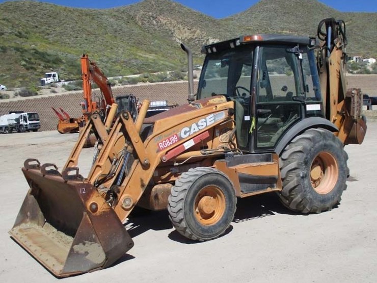 2015-case-580sn-image-1