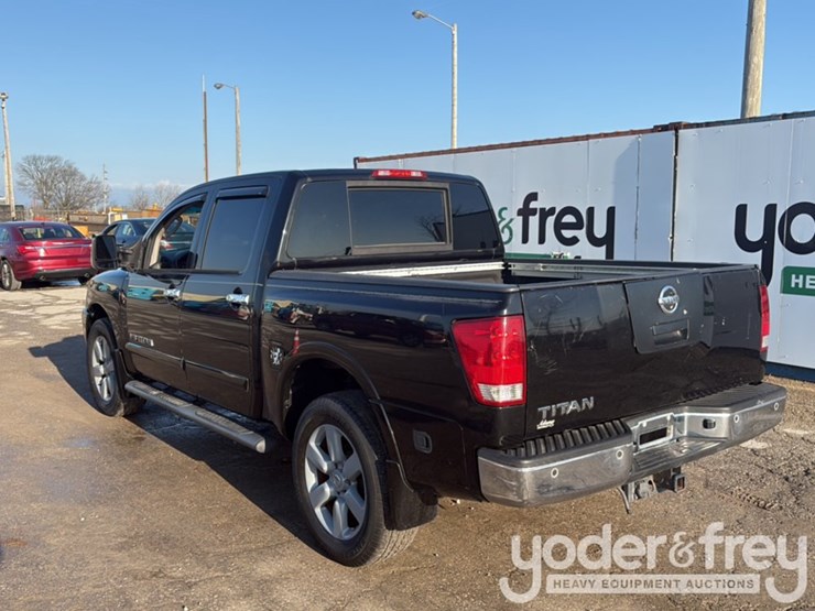 2011-nissan-titan-image-4