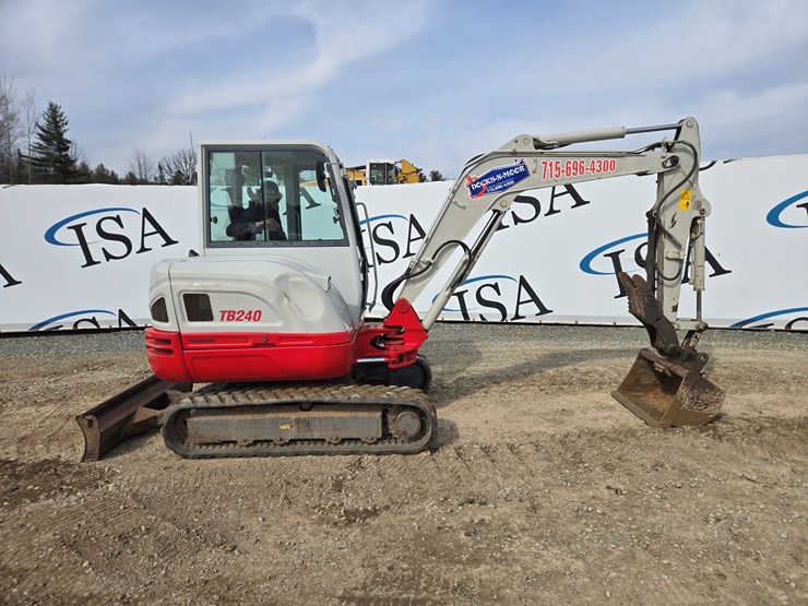 2014-takeuchi-tb240-image-6