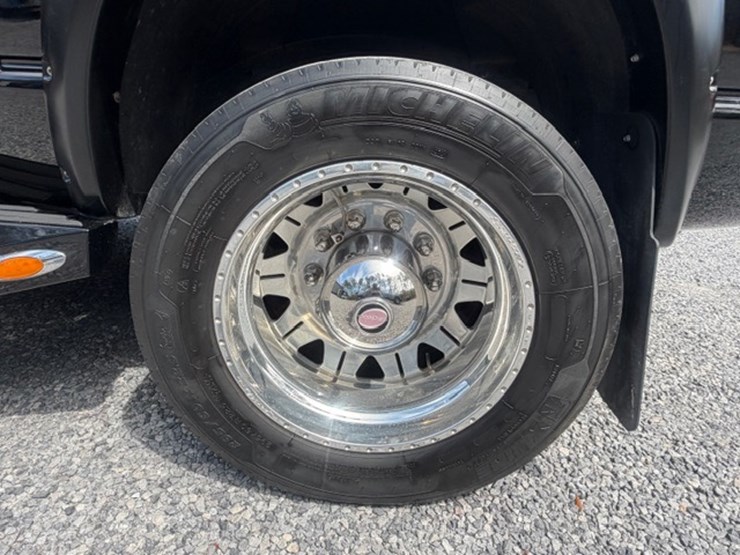 2008-freightliner-m2-106-image-18