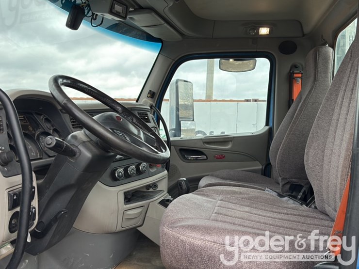 2018-peterbilt-579-image-56