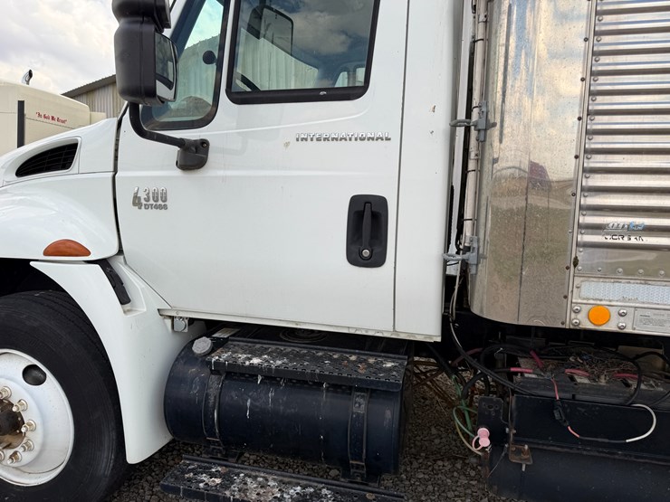 2004-international-durastar-4300-image-26