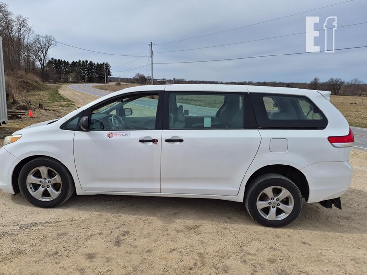 toyota-sienna-image-11