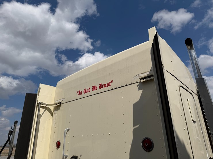 2012-kenworth-900b-image-52