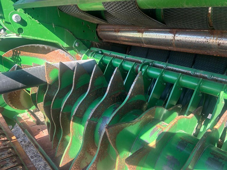 2024-john-deere-561r-image-16