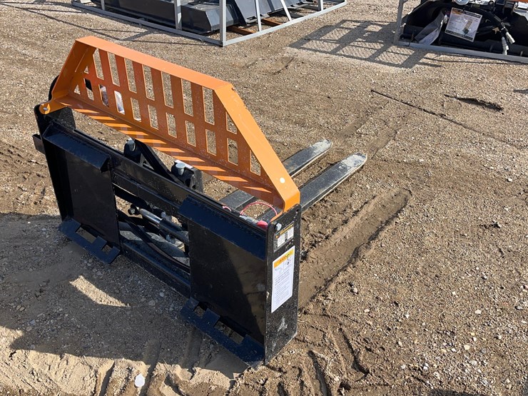 wolverine-skid-steer-hydraulic-pallet-forks-image-5