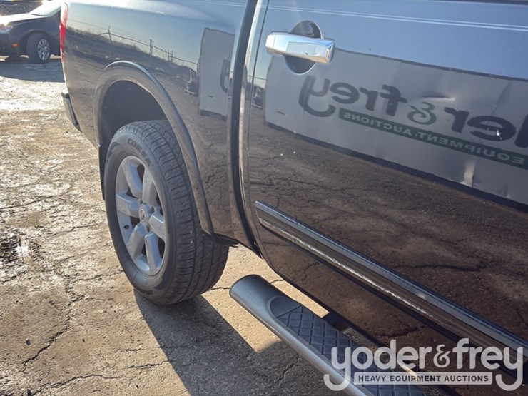 2011-nissan-titan-image-31