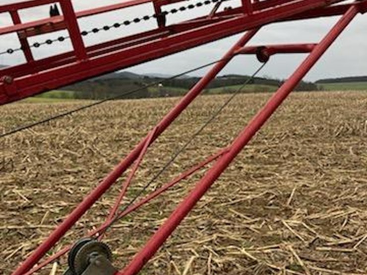 #715-•-32'-small-bale-elevator-image-3