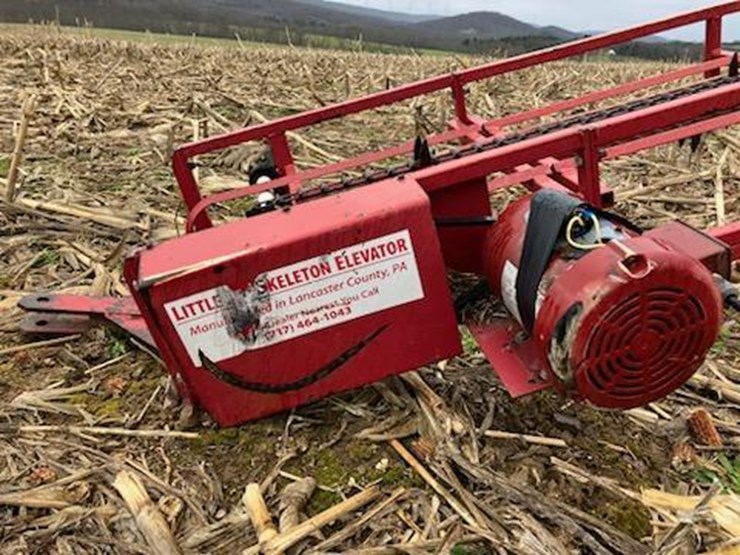 #715-•-32'-small-bale-elevator-image-2