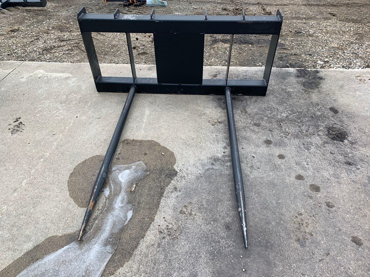 pabreak-skid-steer-bale-spear-image-2