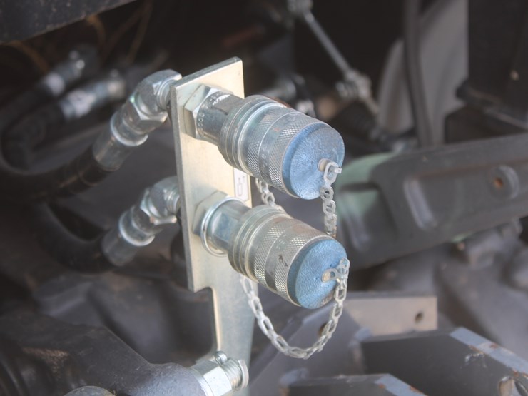 2018-massey-ferguson-1755m-image-40