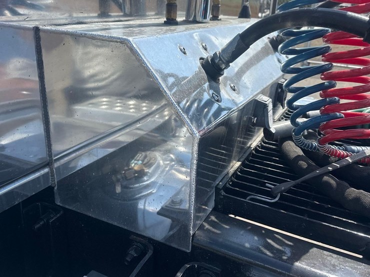 2016-kenworth-w900l-image-23