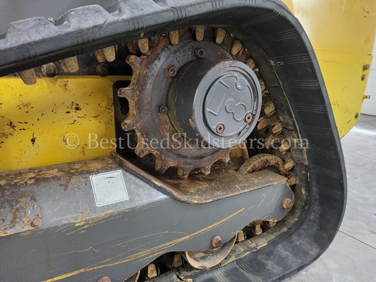 2017-new-holland-c232-image-15