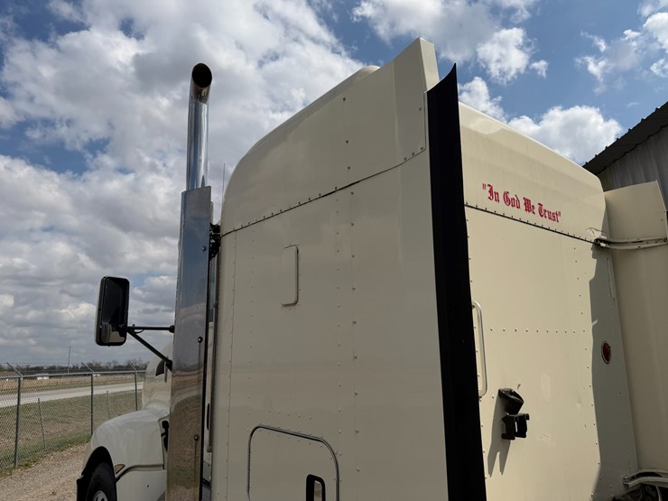 2012-kenworth-900b-image-29