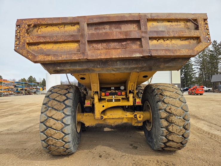 caterpillar-740-image-4