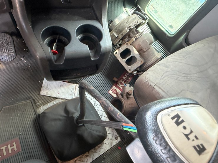 2012-kenworth-900b-image-91