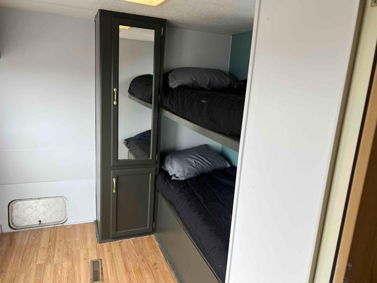 2003-keystone-hornet-travel-trailer-image-13