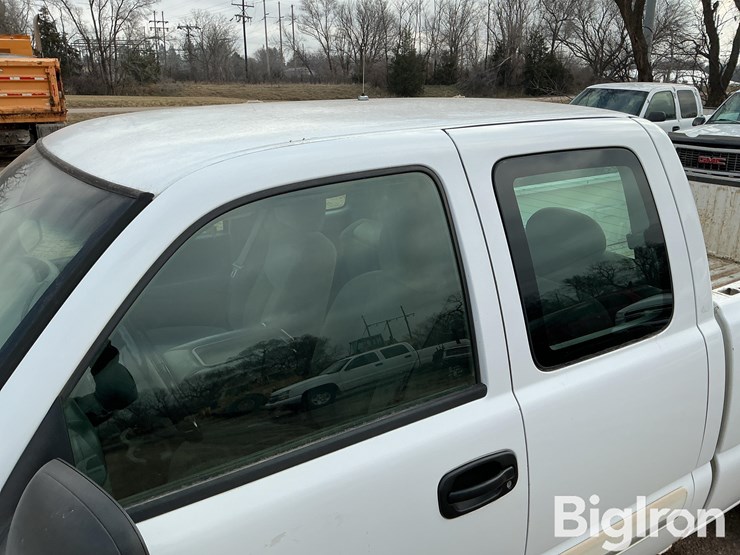 2005-chevrolet-silverado-1500-image-11