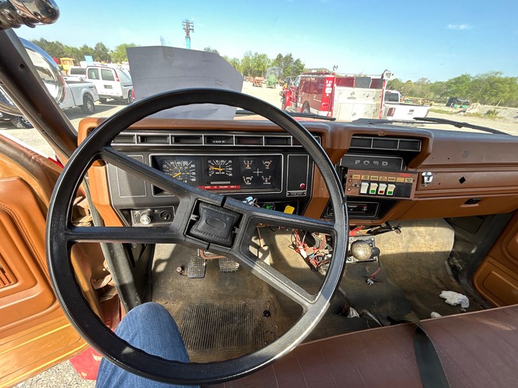 1981-ford-f800-image-15