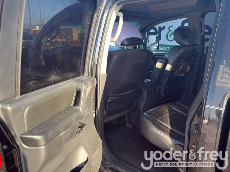 2011-nissan-titan-image-15